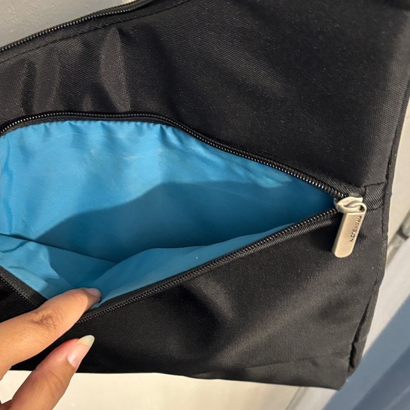 Travelon Anti-theft Classic Black Crossbody Bag - Picture 9 of 15